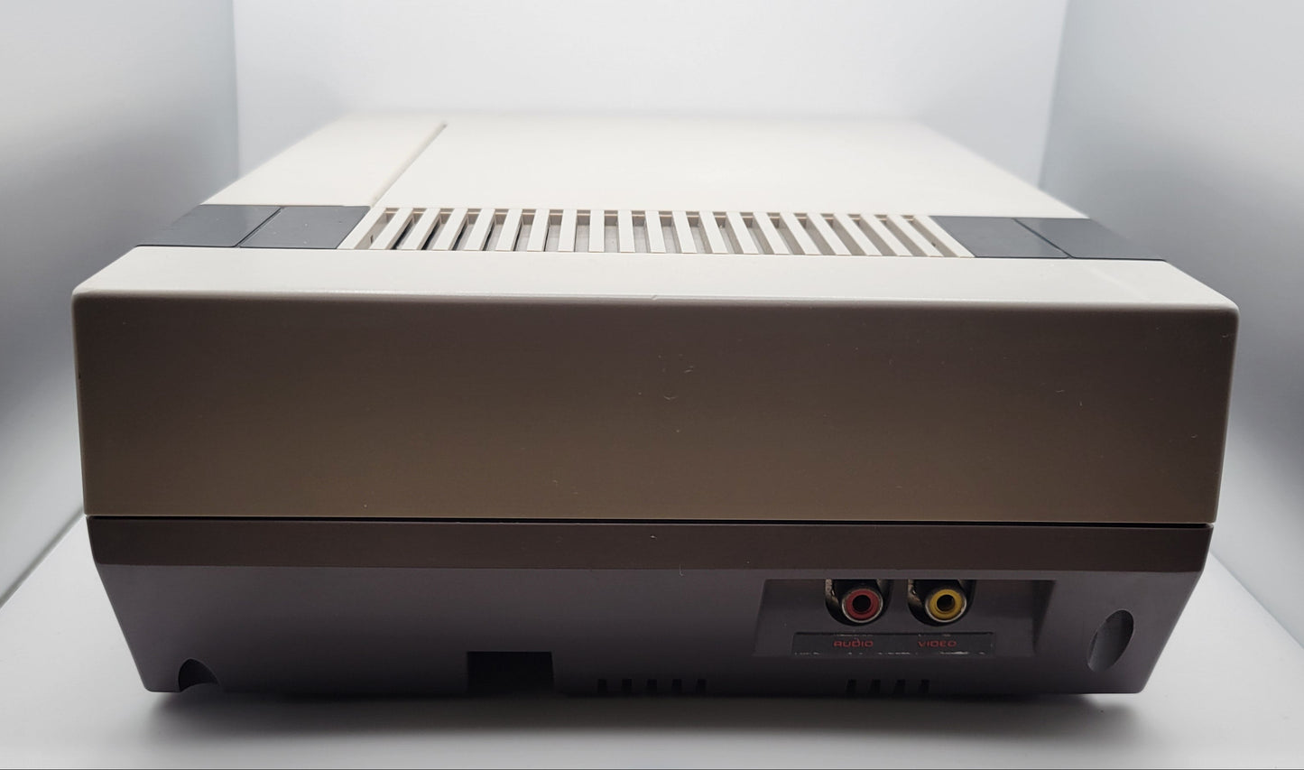NES-001 Fully Restored & Recapped (OEM Controller & Cables)