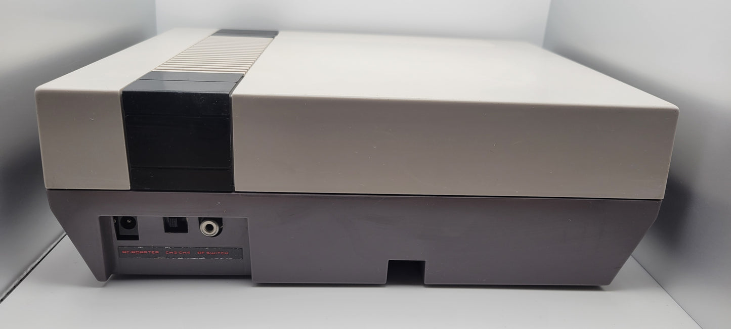 NES-001 Fully Restored & Recapped (OEM Controller & Cables)
