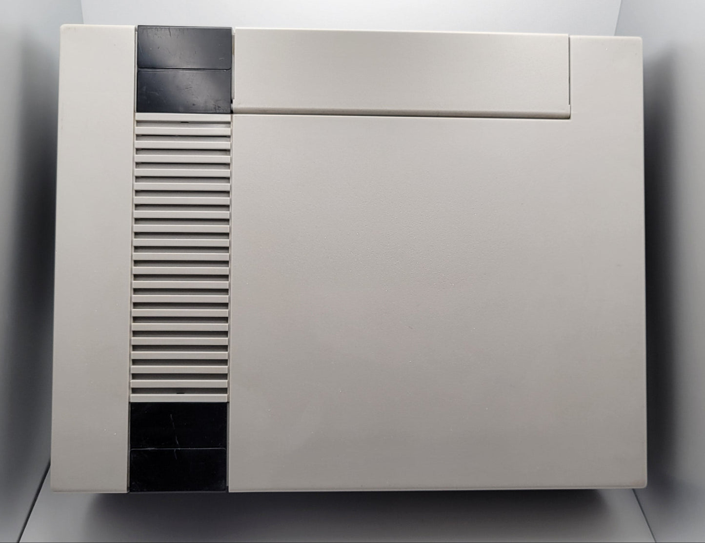 NES-001 Fully Restored & Recapped (OEM Controller & Cables)