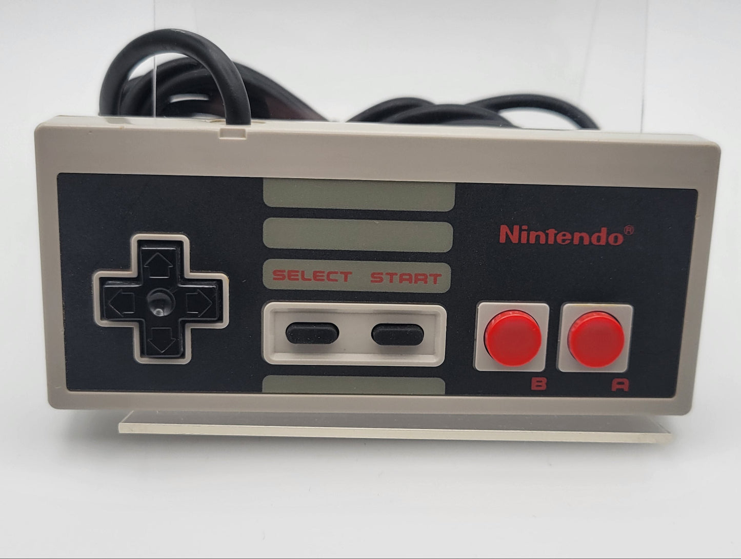 NES-001 Fully Restored & Recapped (OEM Controller & Cables)