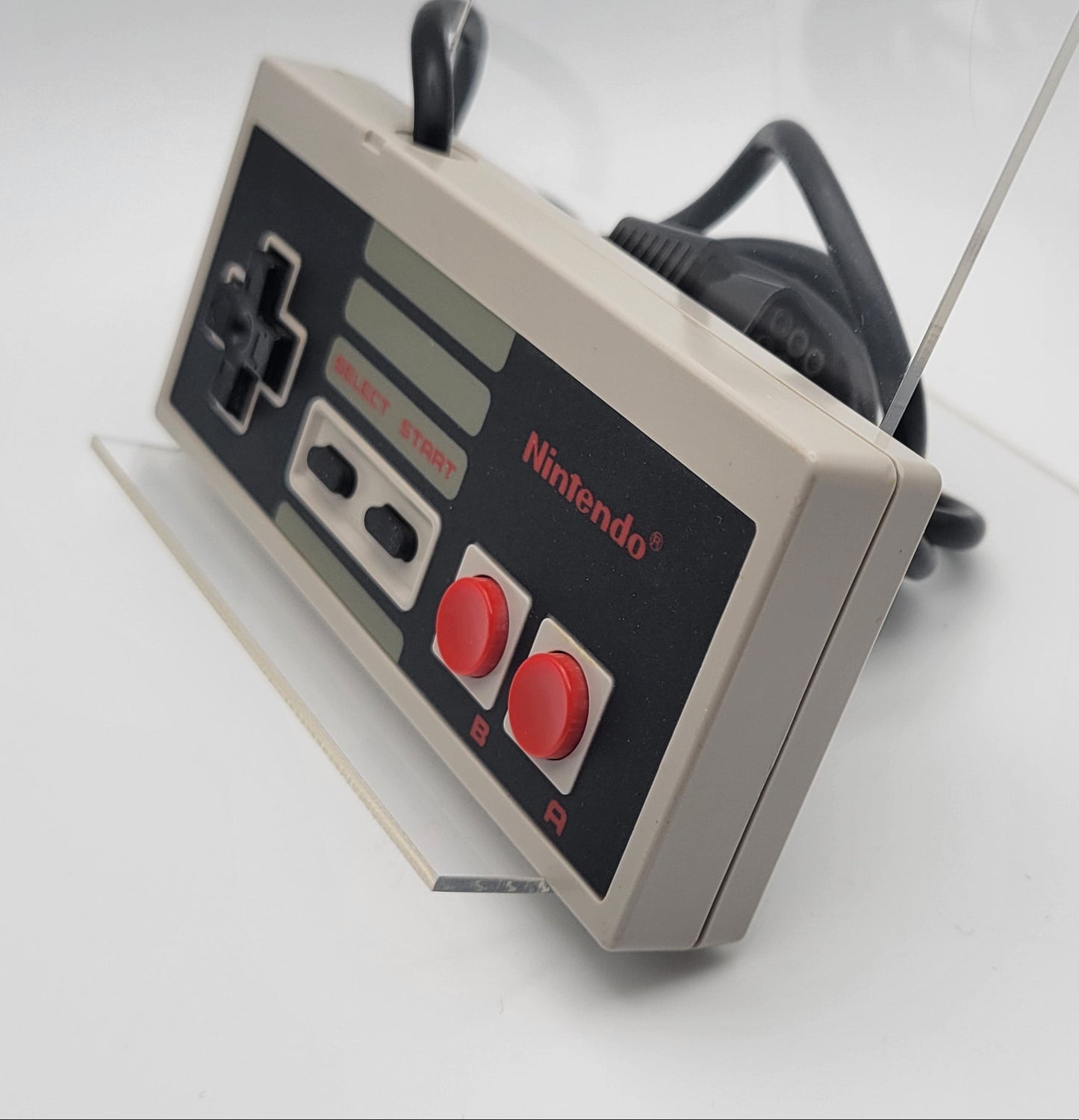 NES-001 Fully Restored & Recapped (OEM Controller & Cables)