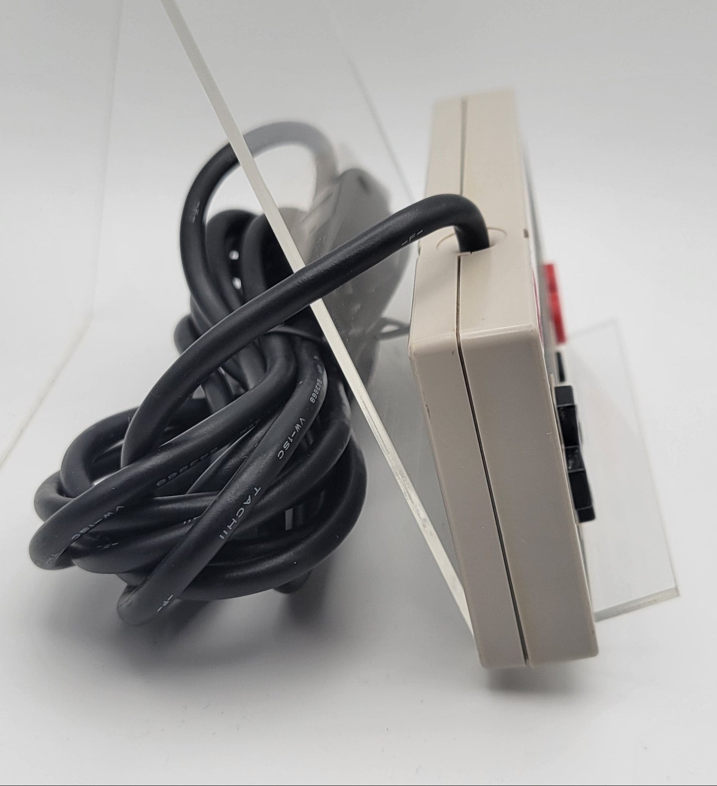 NES-001 Fully Restored & Recapped (OEM Controller & Cables)